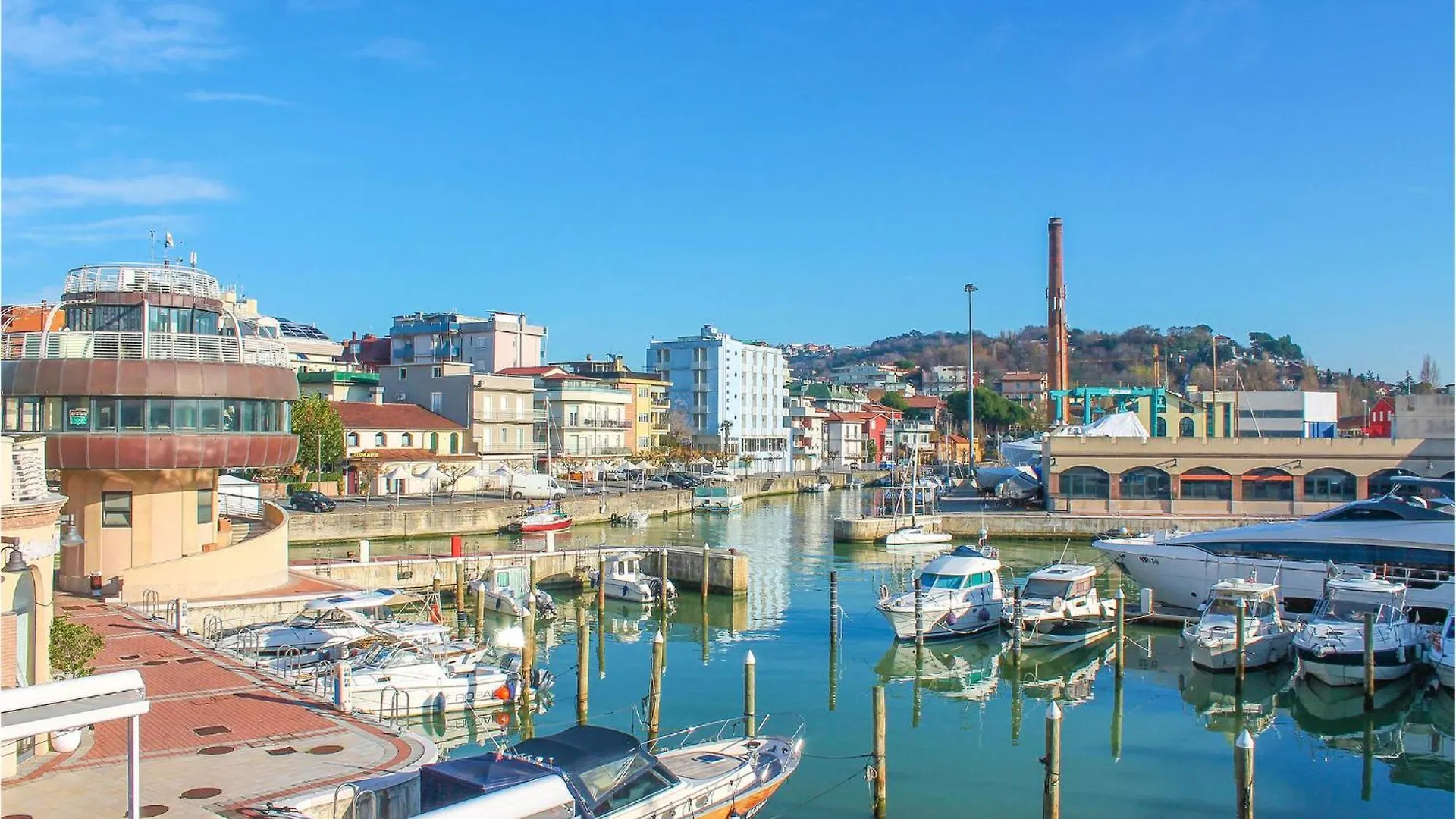 Lovely Apartment In Cattolica With Kitchen 0*,