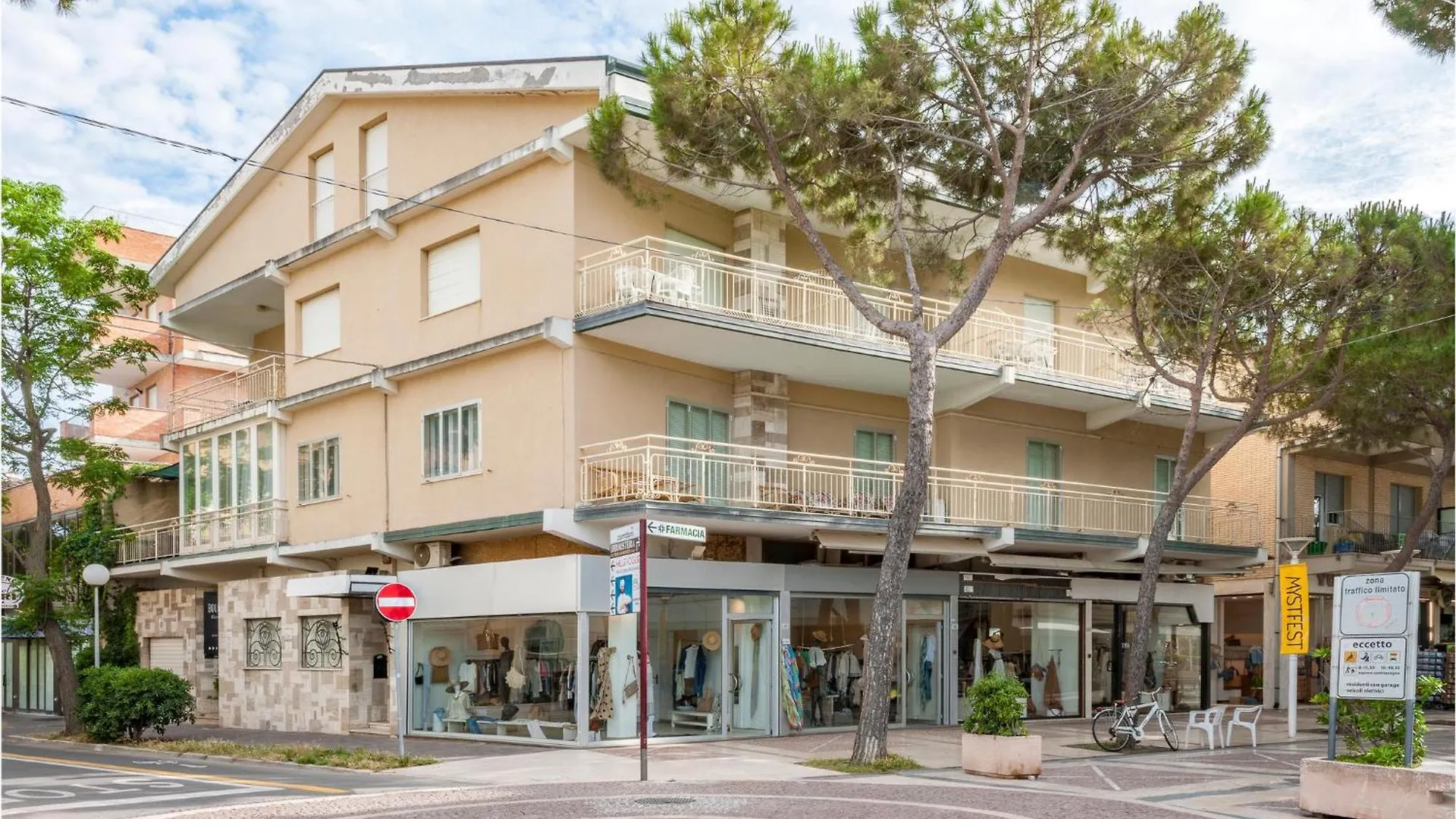 Lovely Apartment In Cattolica With Kitchen