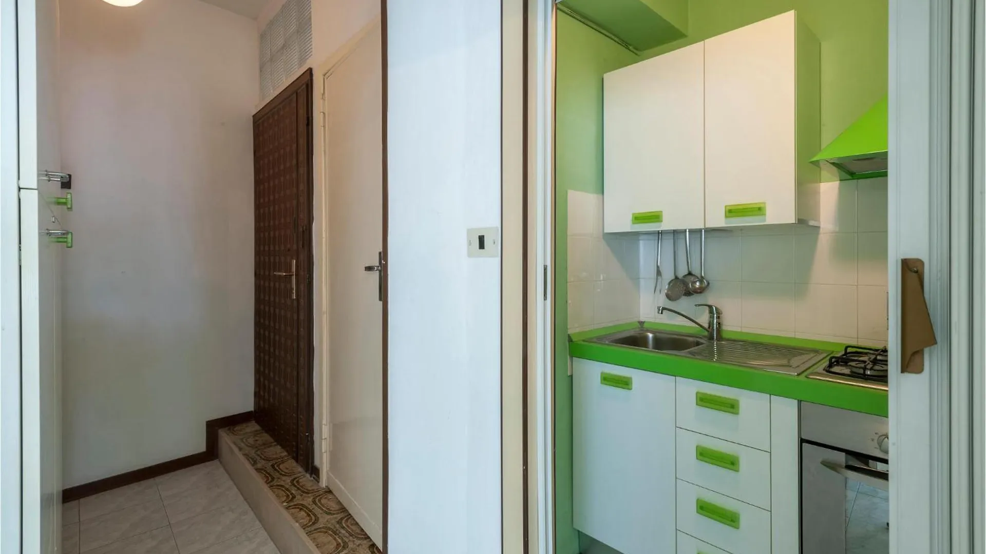 Lovely Apartment In Cattolica With Kitchen 0*,